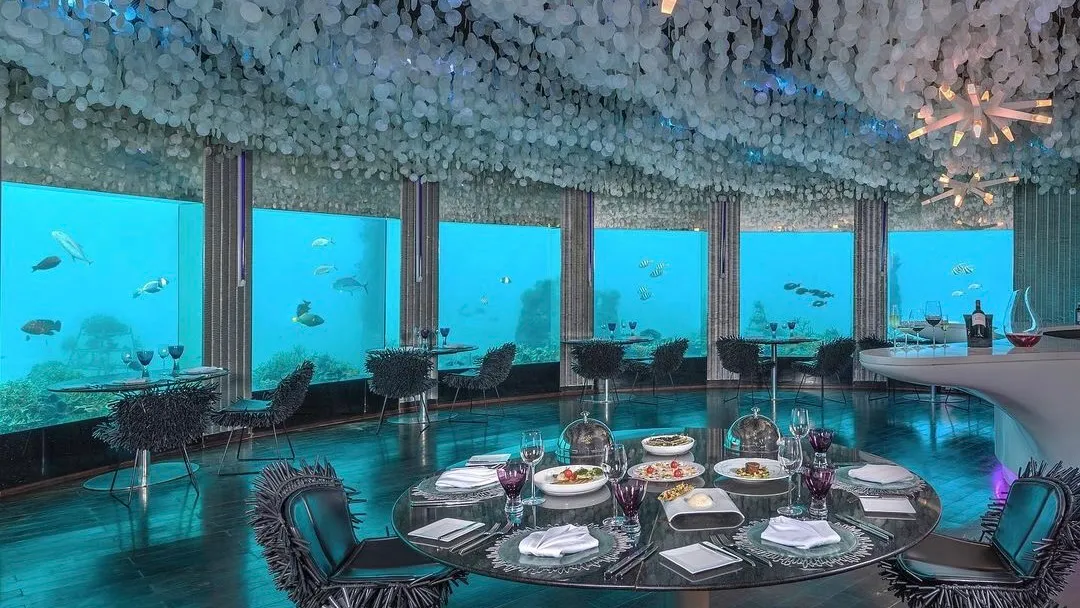 Underwater restaurant