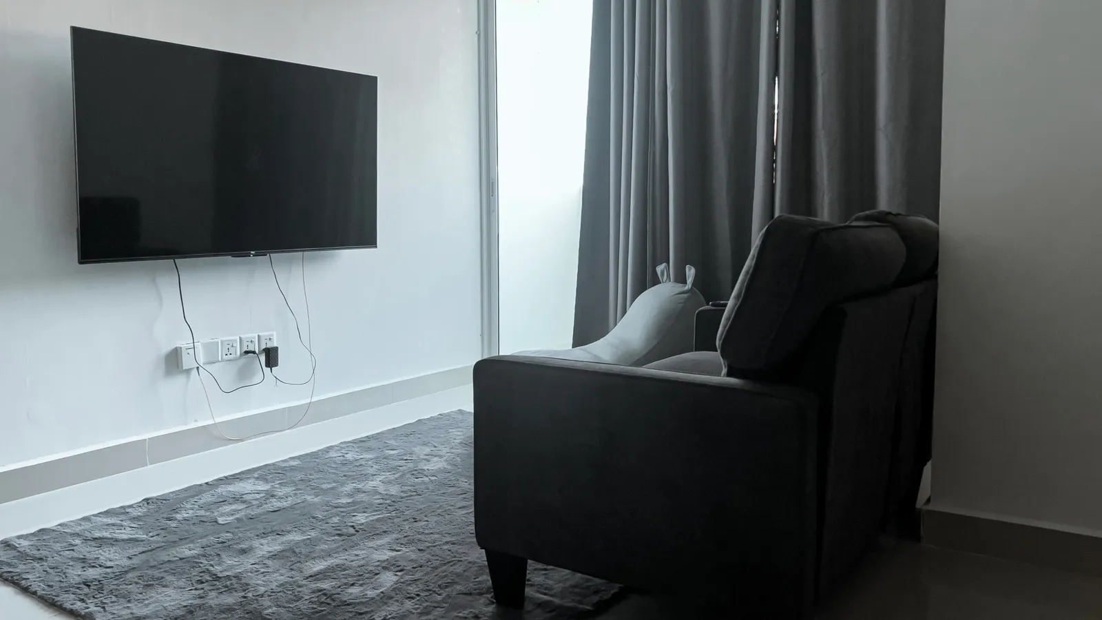 Skaii Stay living room