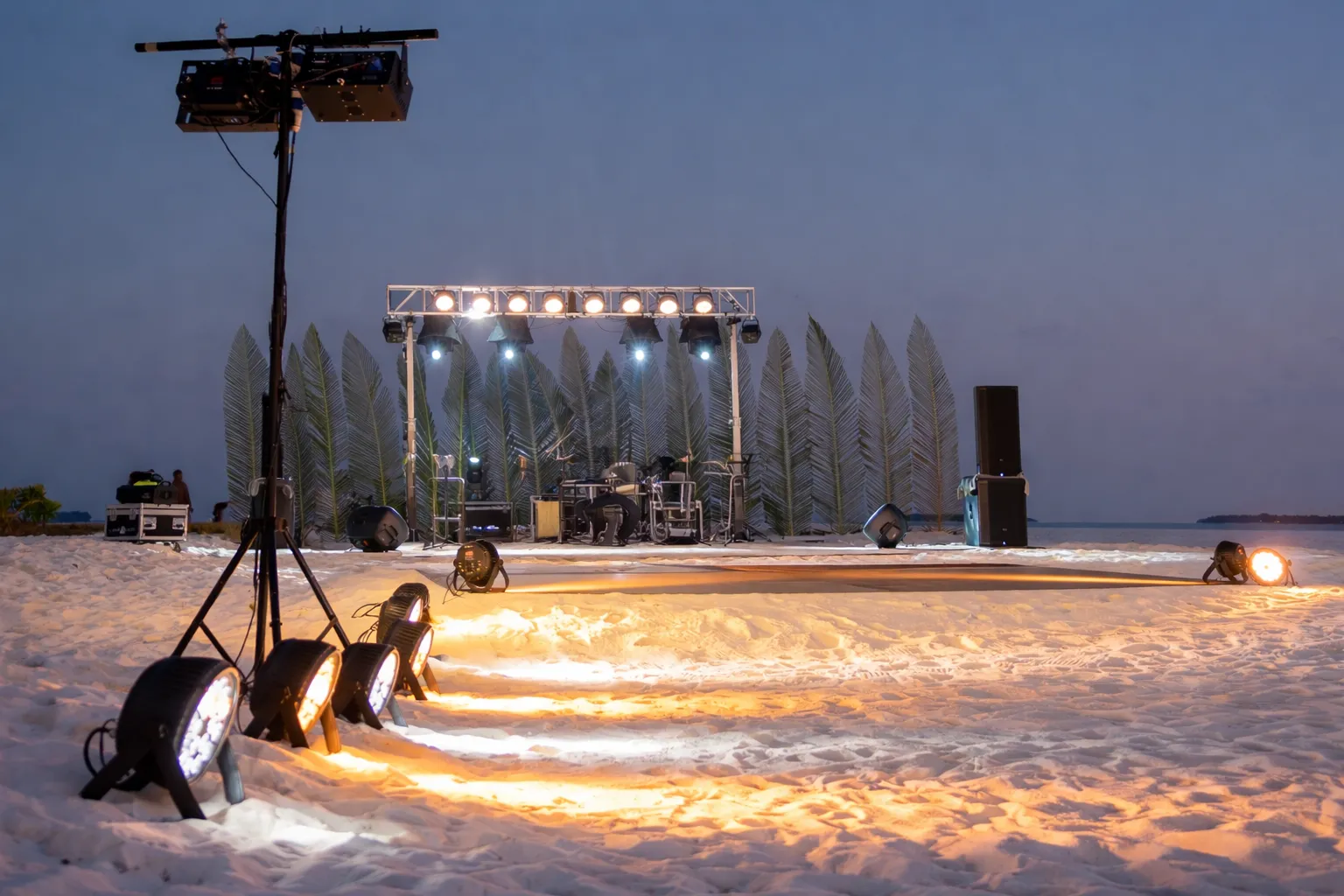 Global and local wedding vendor network